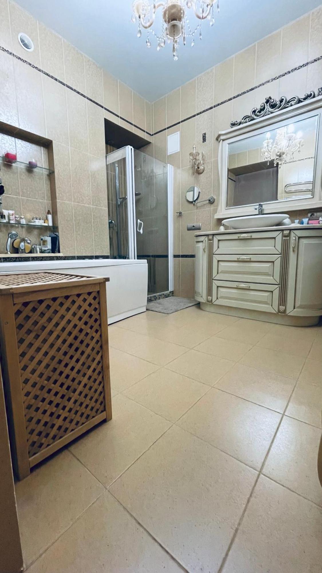 Luxury Design In The Center Of Apartament Kijów